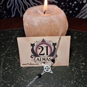 Pulsera con nudo de bruja y Onix